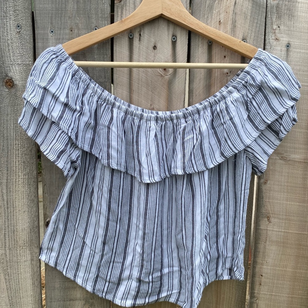 Socialite off shoulder ruffle sleeve top